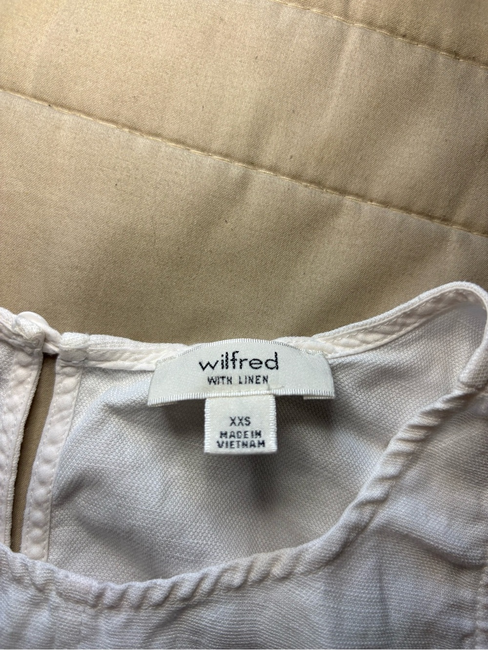 White Sleeveless Linen Crop Top and beige shorts set- lot of 2 items - Picture 3 of 7